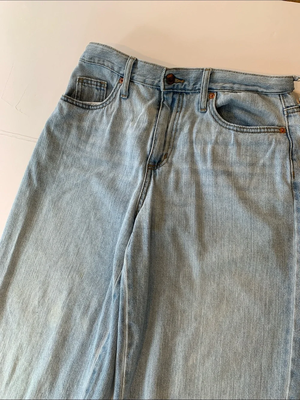 Universal Thread Women’s Size 4 / 27 Relaxed Fit Wide Leg 100% Cotton Jeans
